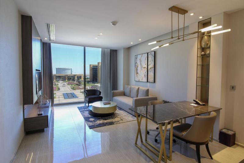 Views Hotel & Residences 5*
