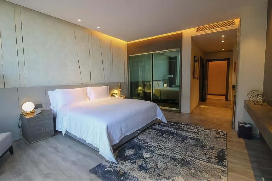 Views Hotel & Residences 5*