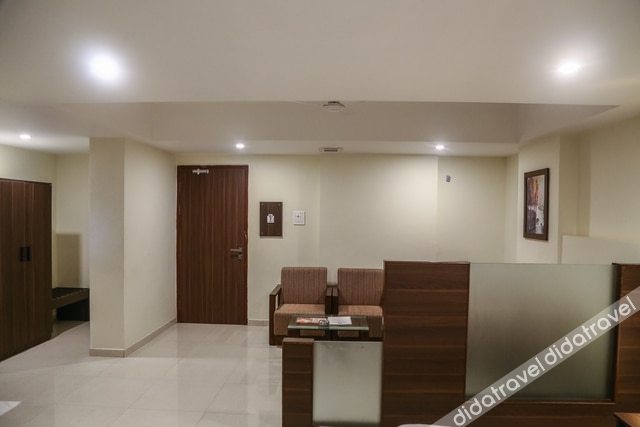 Metropolis Hotel 3*