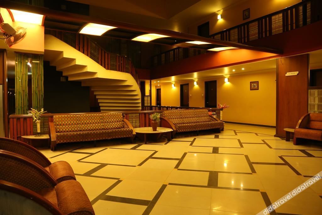 Metropolis Hotel 3*
