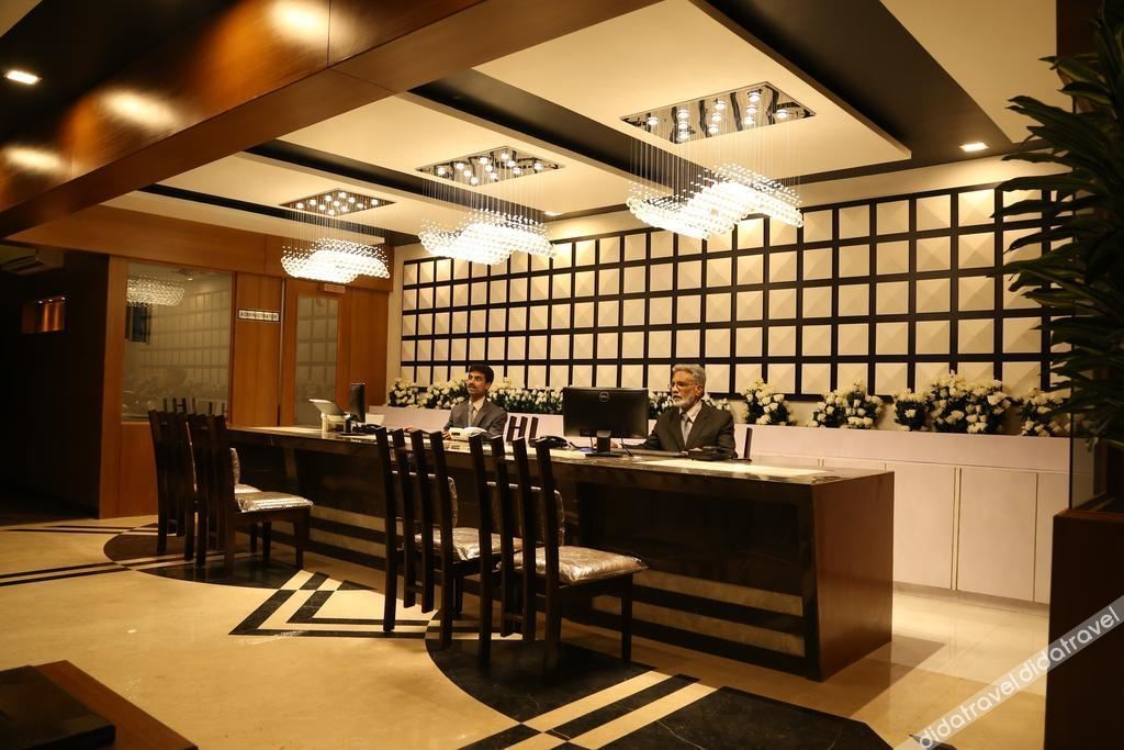 Metropolis Hotel 3*