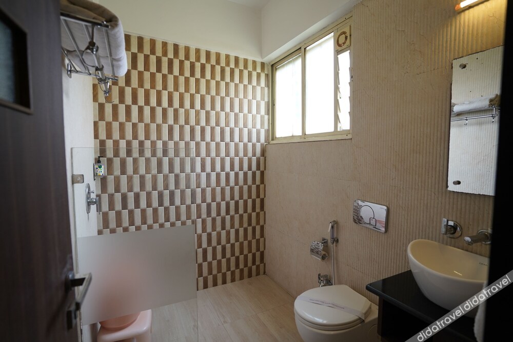 Metropolis Hotel 3*
