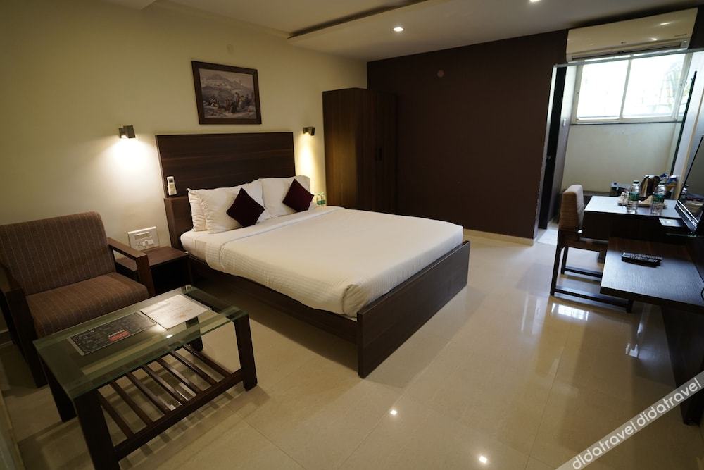 Metropolis Hotel 3*