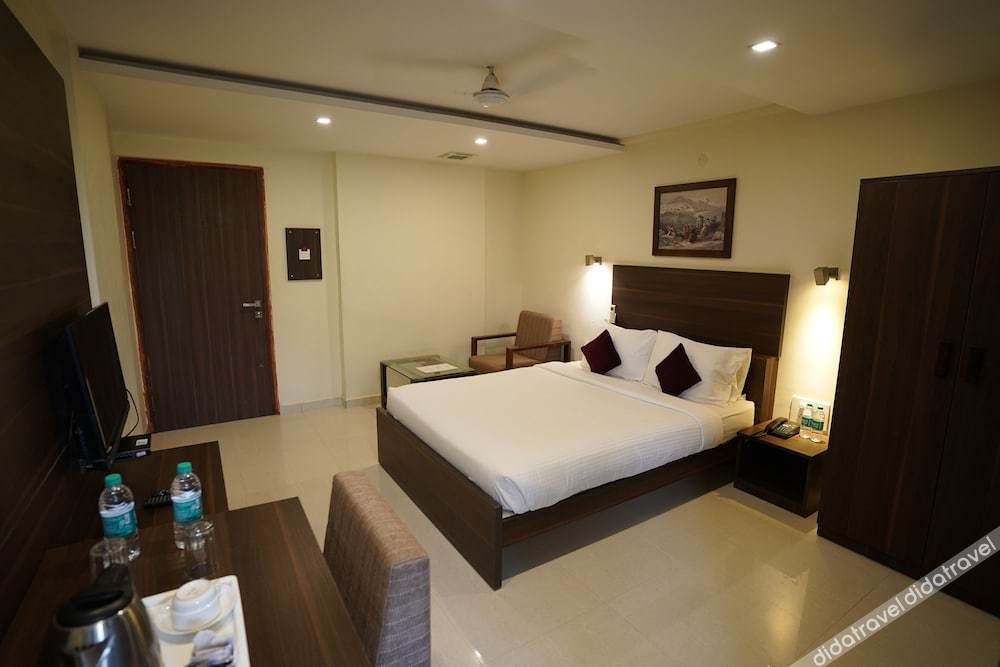 Metropolis Hotel 3*