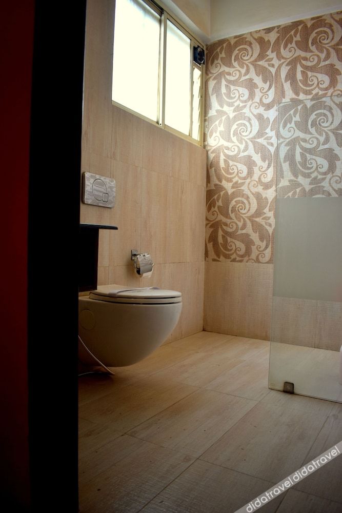 Metropolis Hotel 3*