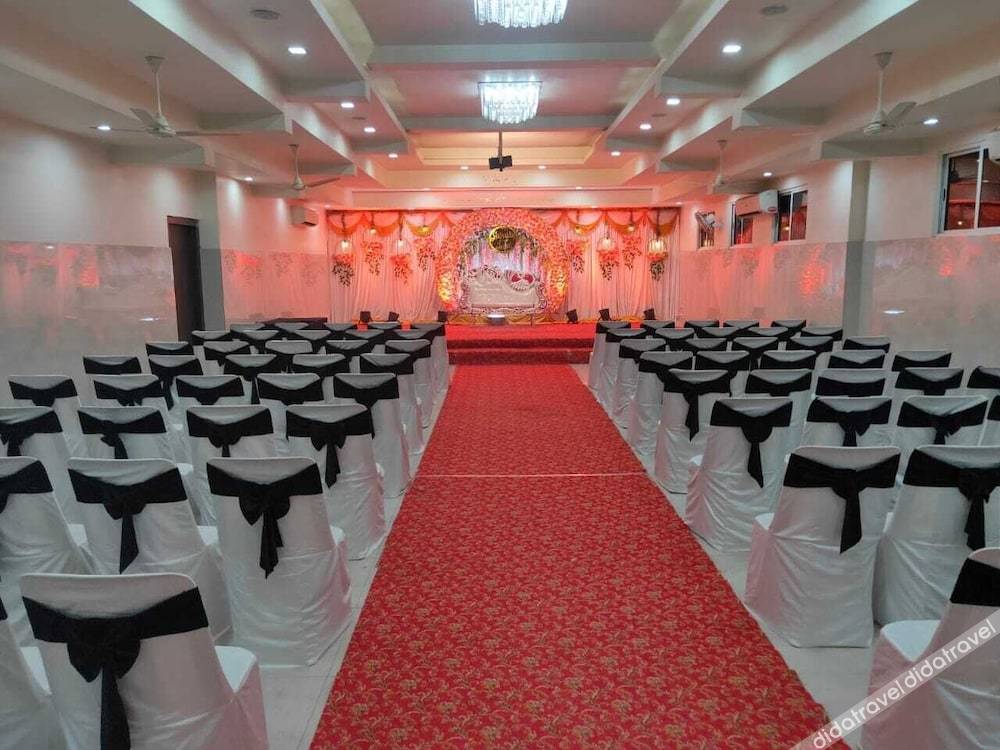 Metropolis Hotel 3*