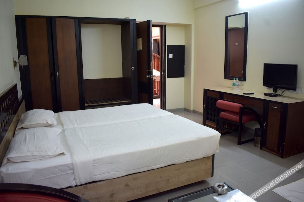 Metropolis Hotel 3*
