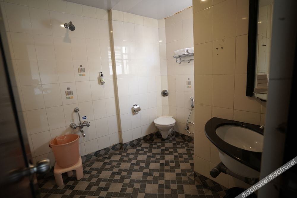 Metropolis Hotel 3*