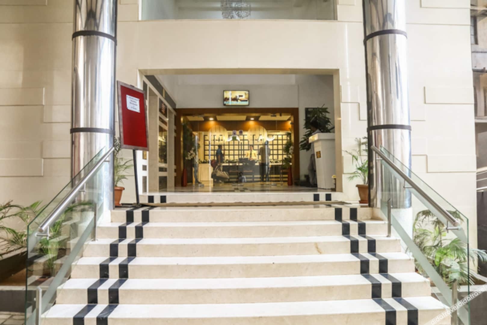 Metropolis Hotel 3*