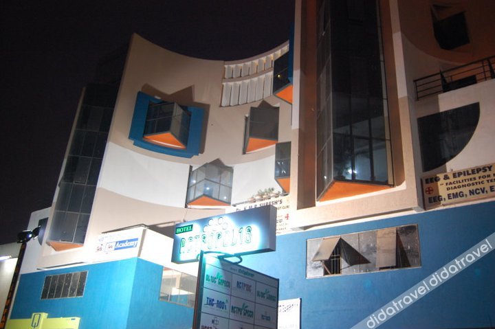 Metropolis Hotel 3*