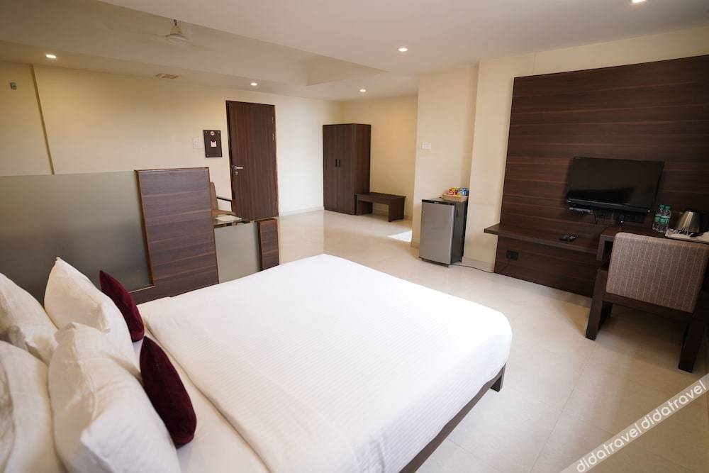 Metropolis Hotel 3*