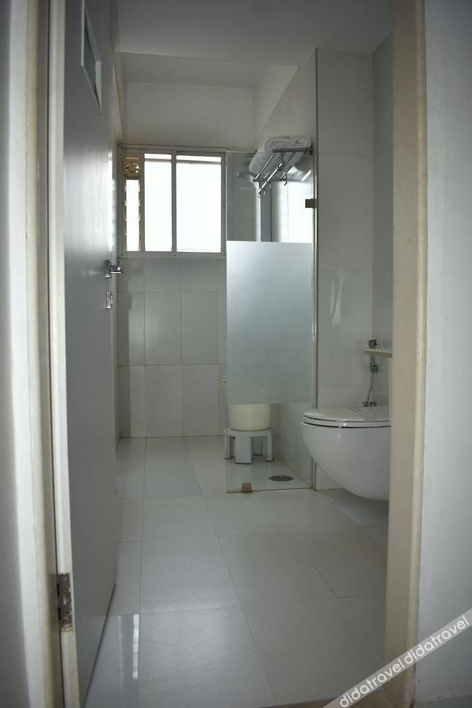Metropolis Hotel 3*