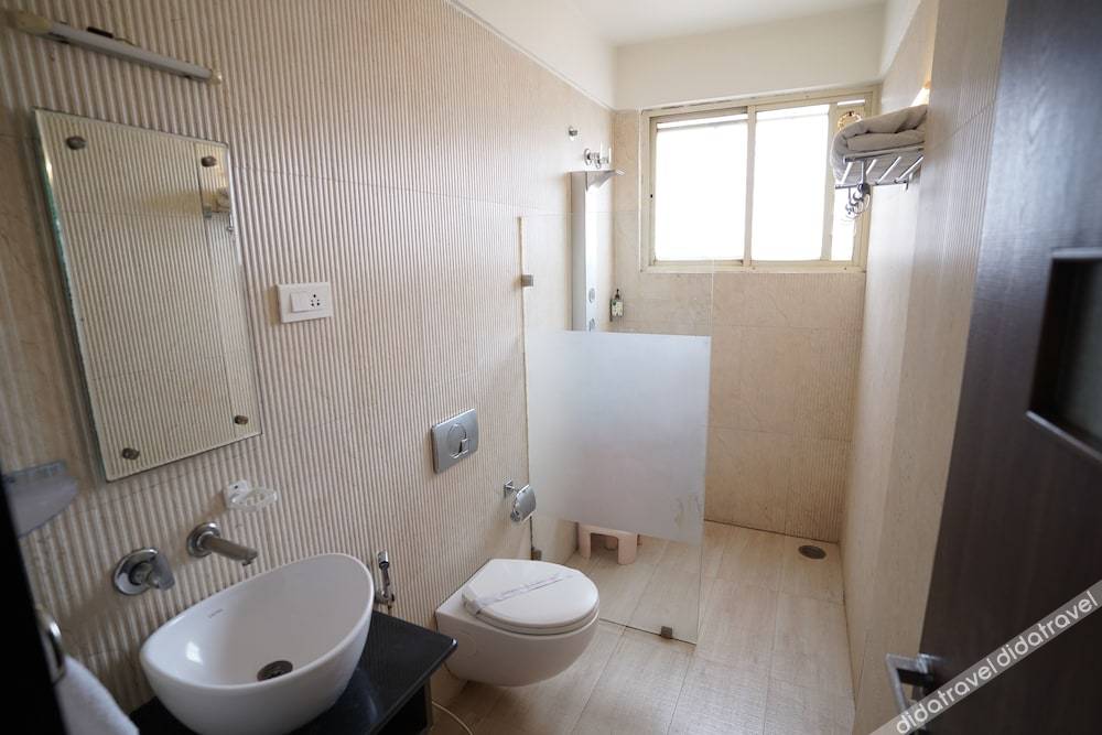 Metropolis Hotel 3*