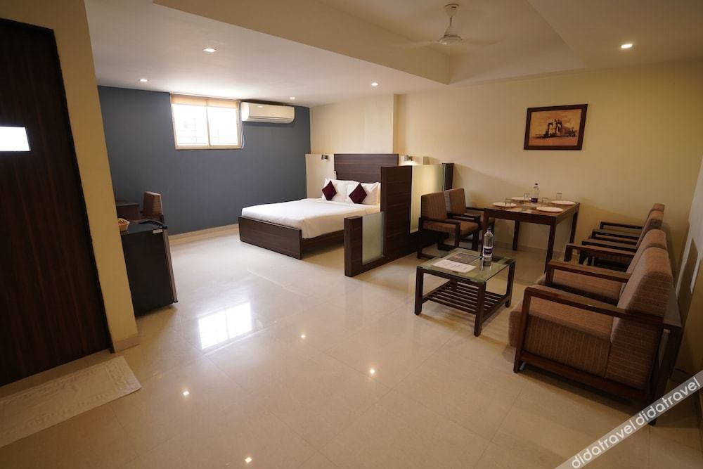 Metropolis Hotel 3*