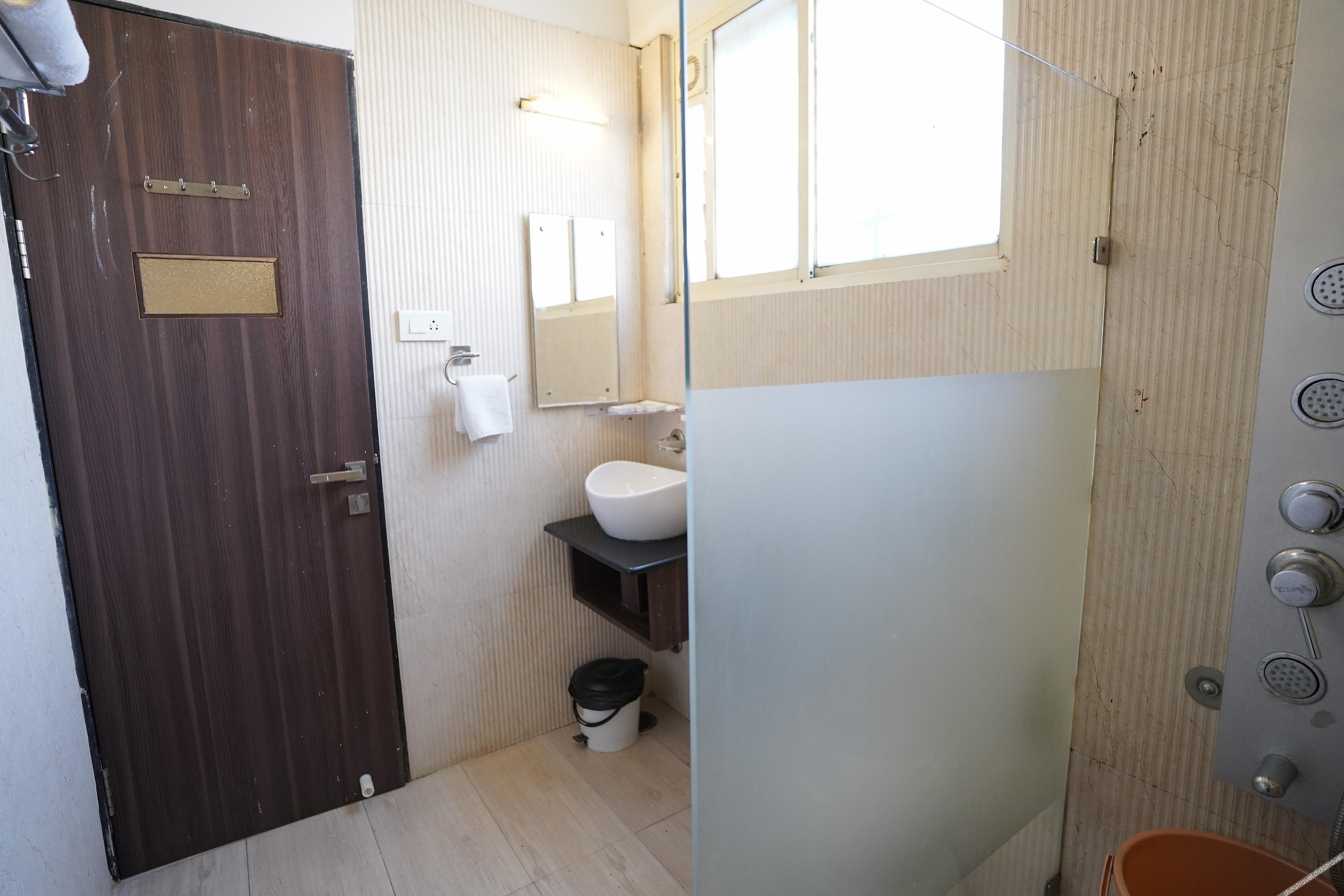Metropolis Hotel 3*