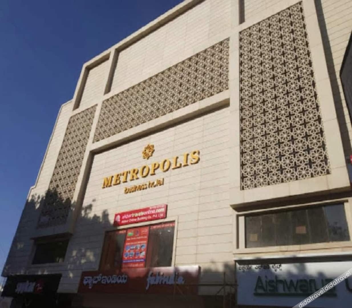 Metropolis Hotel 3*