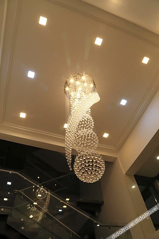 Metropolis Hotel 3*