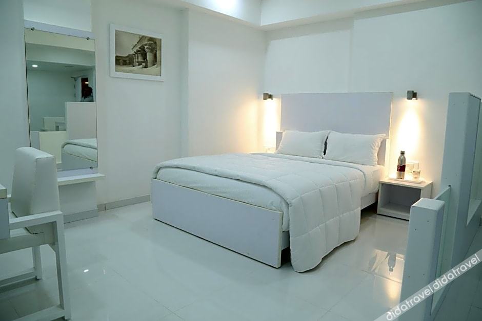 Metropolis Hotel 3*