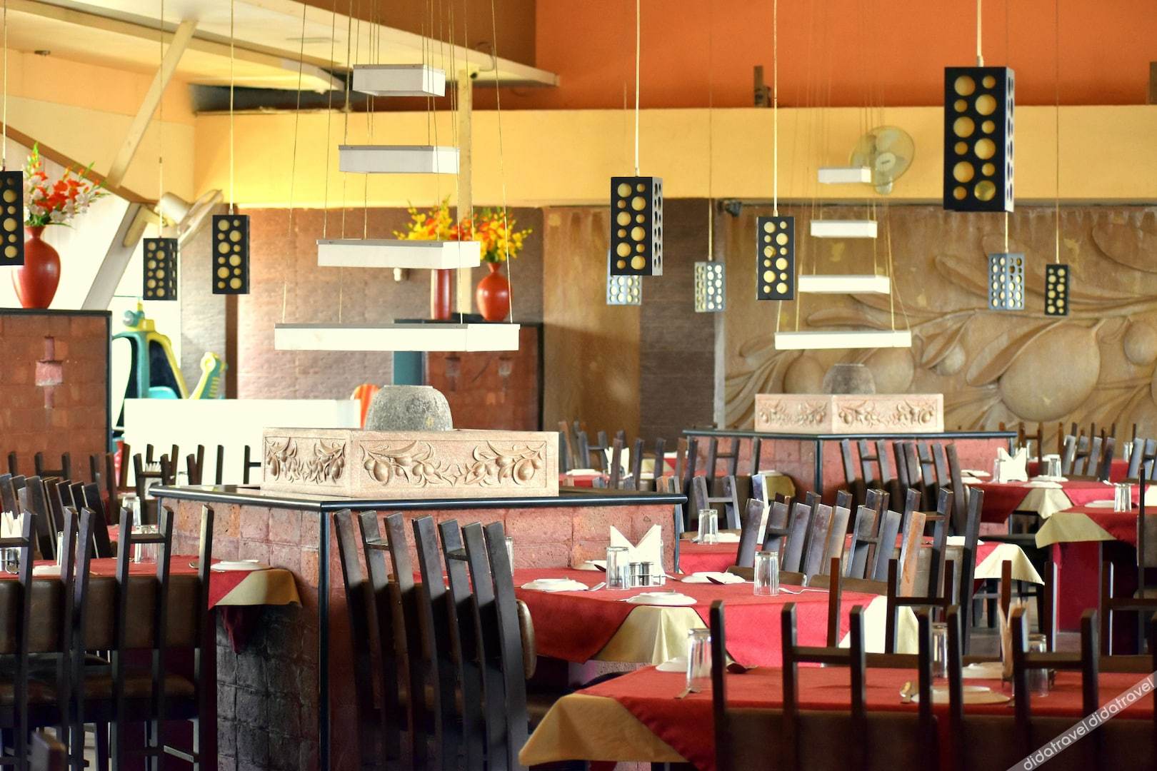 Metropolis Hotel 3*