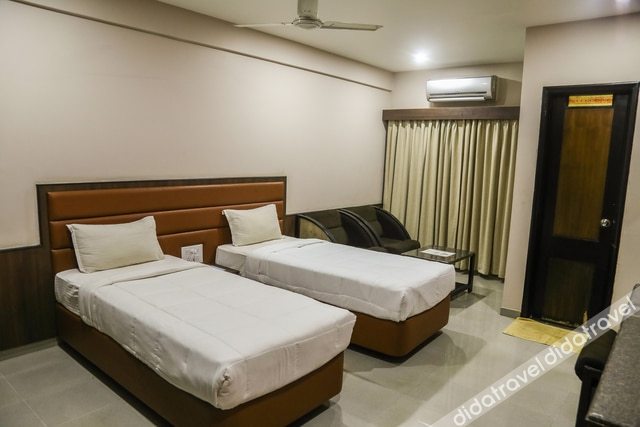 Metropolis Hotel 3*