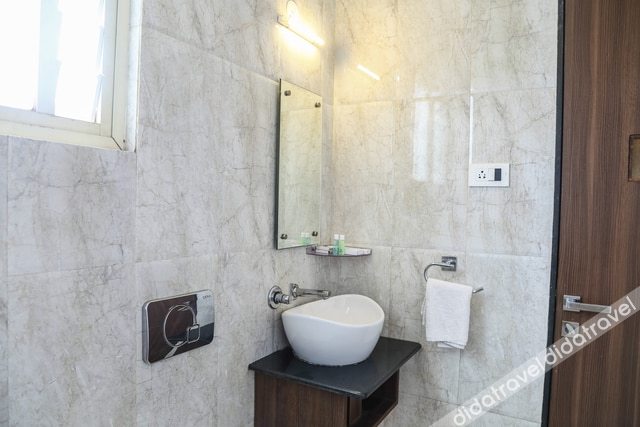 Metropolis Hotel 3*