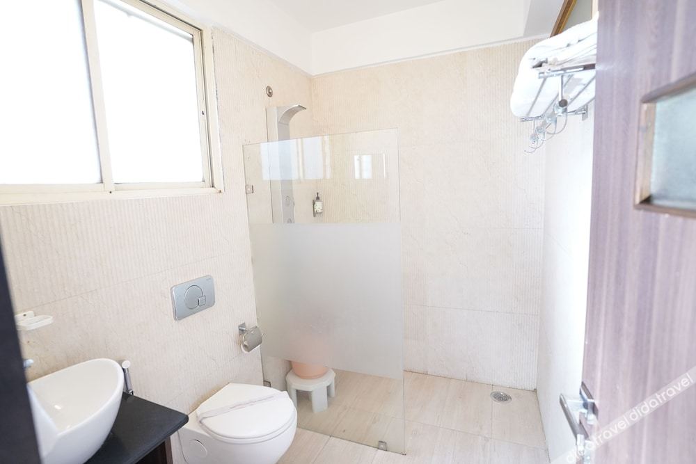 Metropolis Hotel 3*
