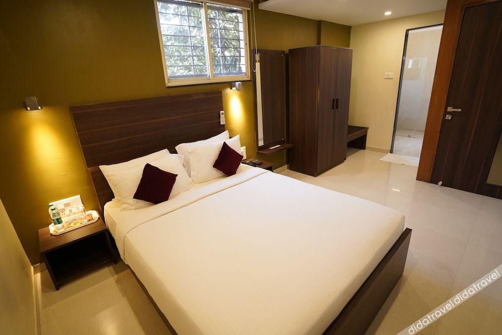 Metropolis Hotel 3*