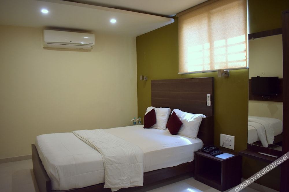 Metropolis Hotel 3*