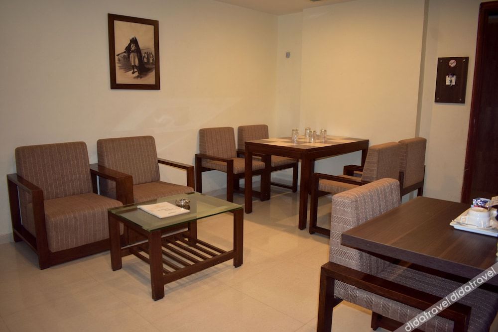 Metropolis Hotel 3*