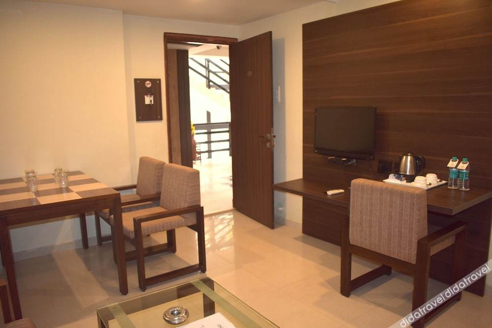 Metropolis Hotel 3*