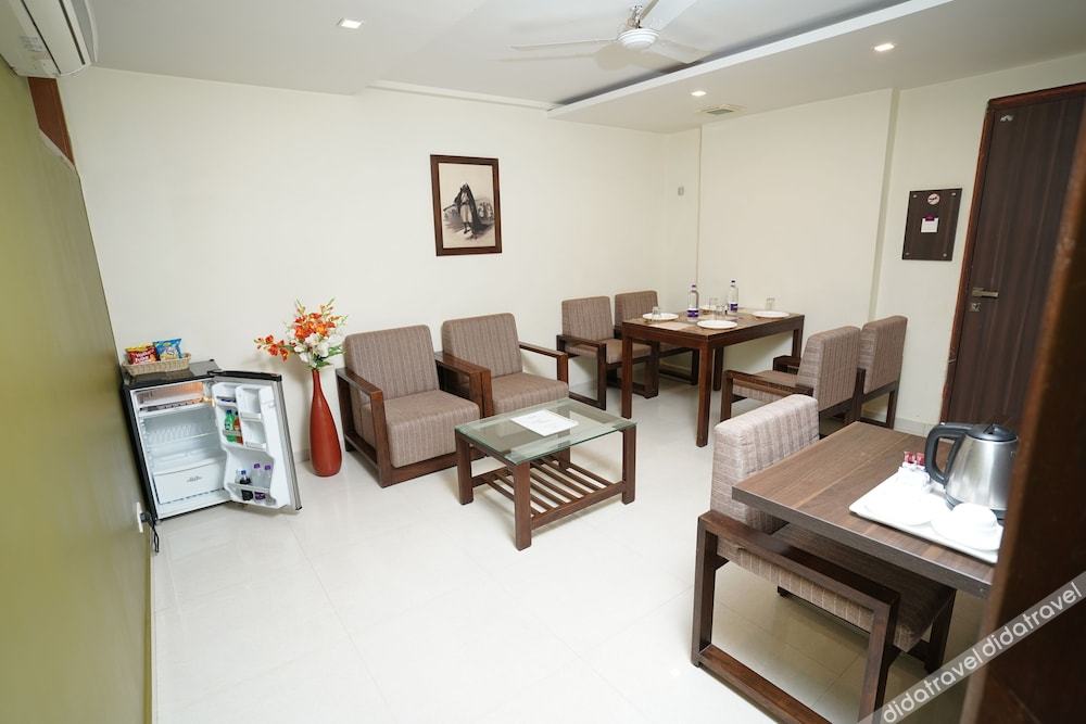 Metropolis Hotel 3*