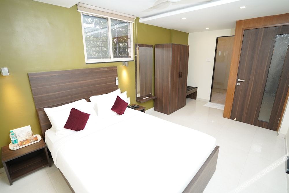 Metropolis Hotel 3*