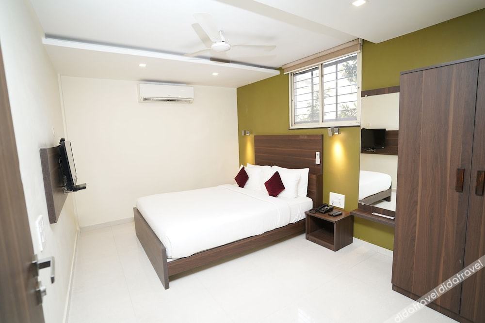 Metropolis Hotel 3*
