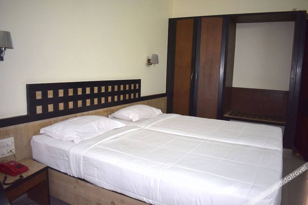 Metropolis Hotel 3*