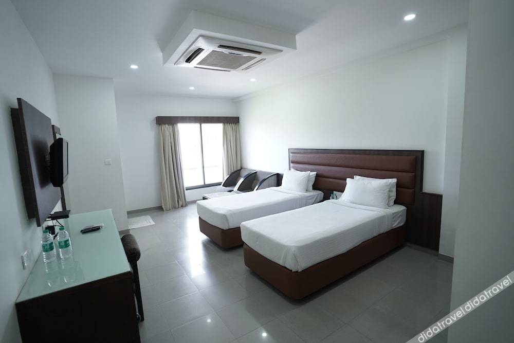 Metropolis Hotel 3*