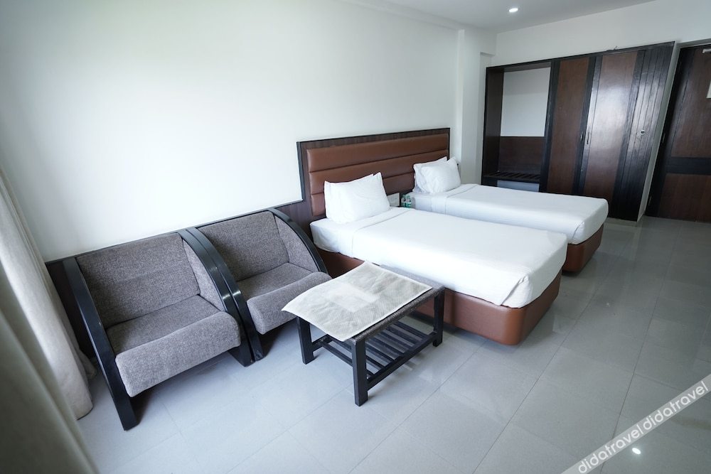 Metropolis Hotel 3*