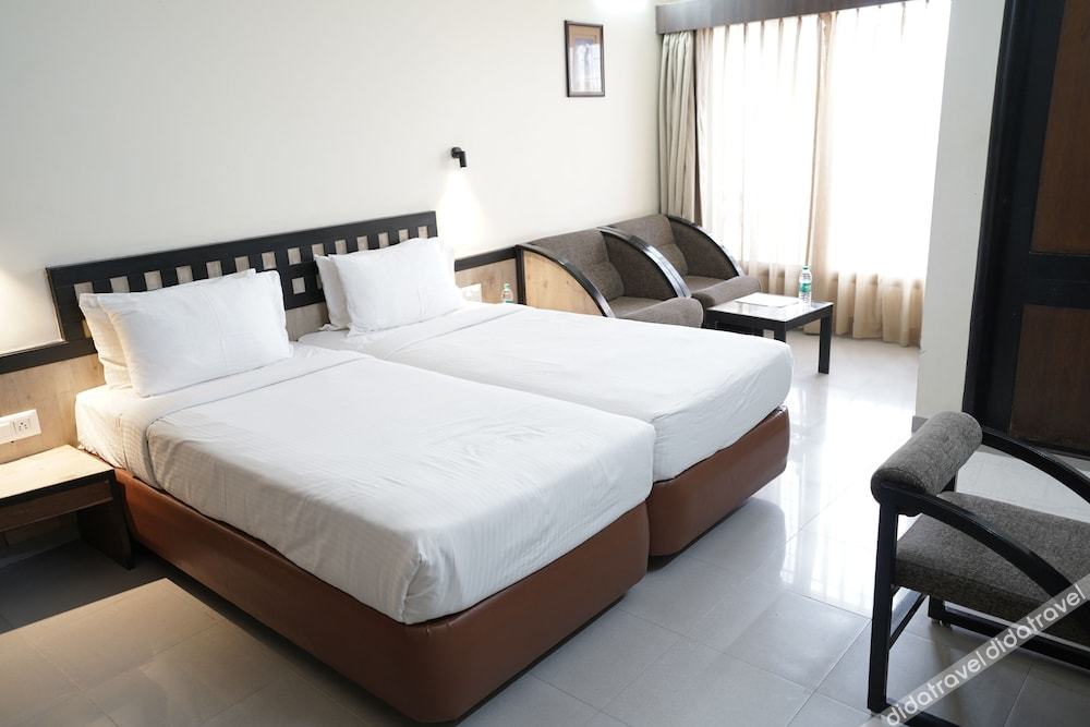 Metropolis Hotel 3*