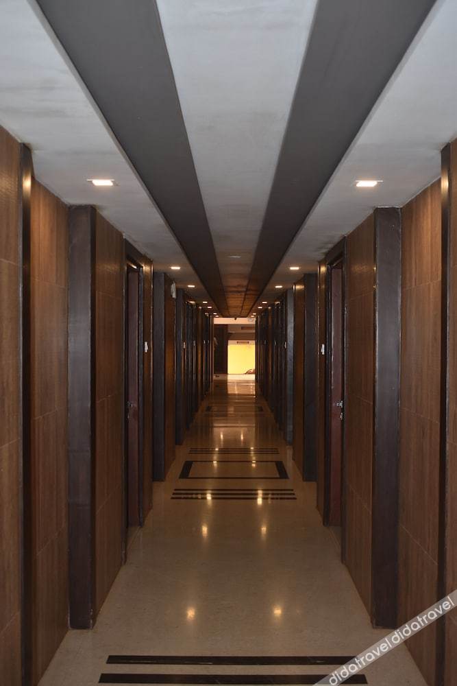 Metropolis Hotel 3*
