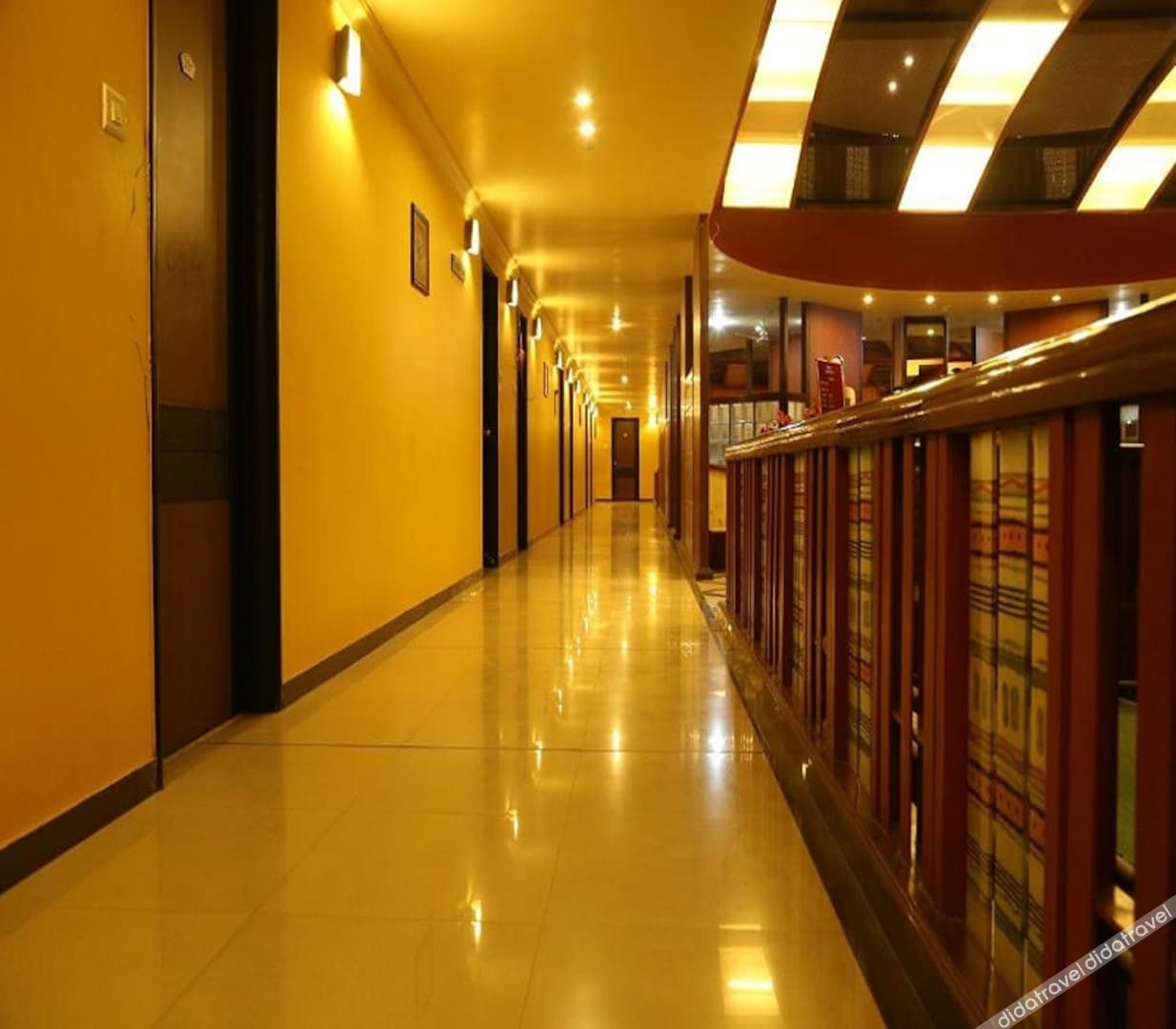 Metropolis Hotel 3*