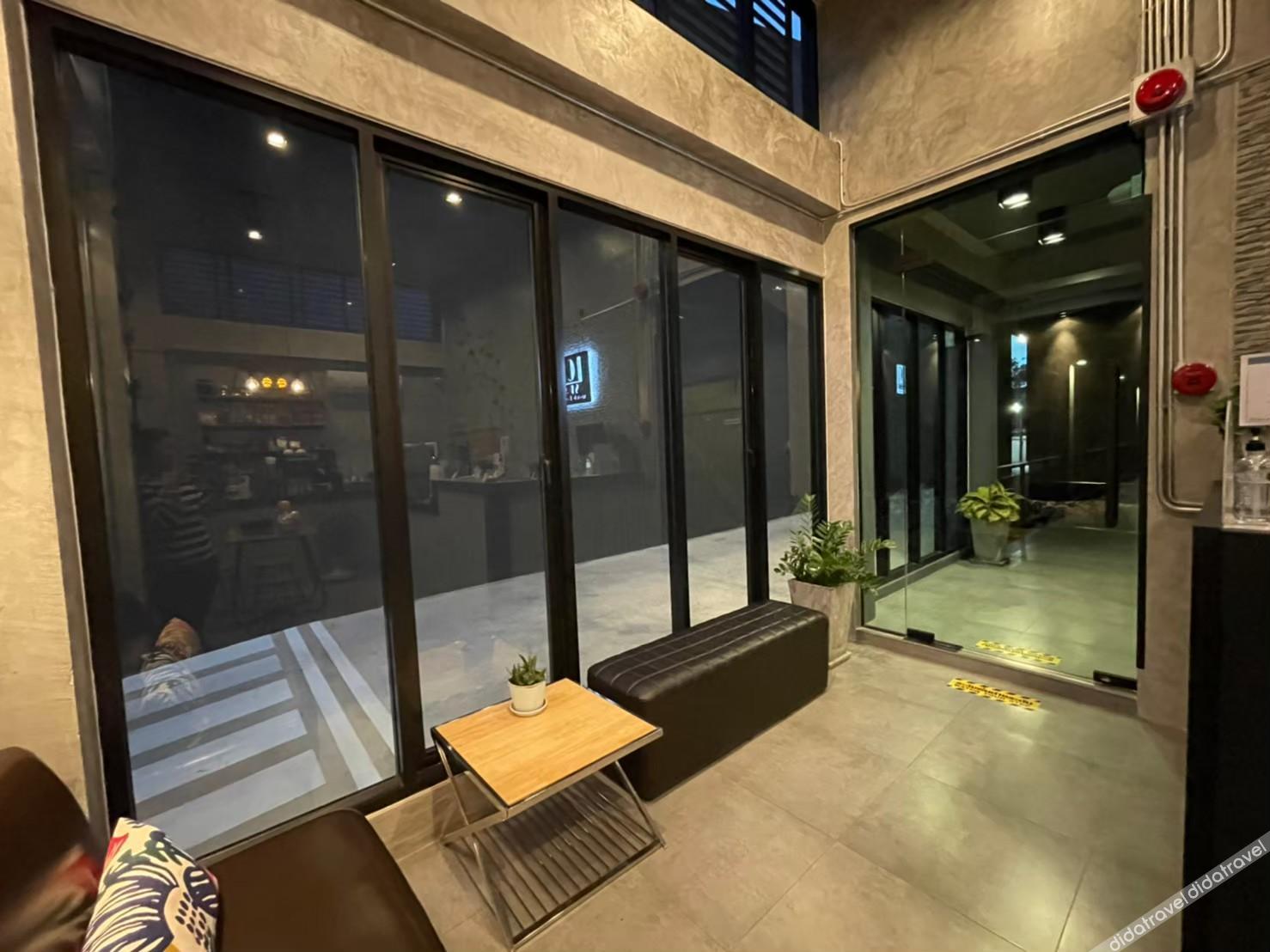 Loft Space Hotel 2*