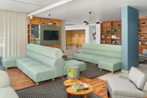 Neighbourgood East City 3*
