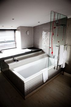 Hippo Boutique Hotel 4*