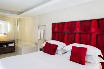 Hippo Boutique Hotel 4*