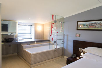 Hippo Boutique Hotel 4*