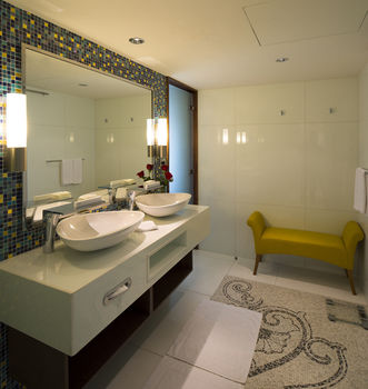 Radisson Blu Hotel, Kuwait 5*