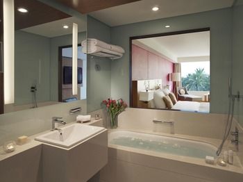 Radisson Blu Hotel, Kuwait 5*