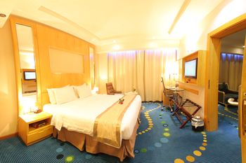 Sunday Hotel Kingdom Towers Formerly Warwick Al Dabab Hotel 4*
