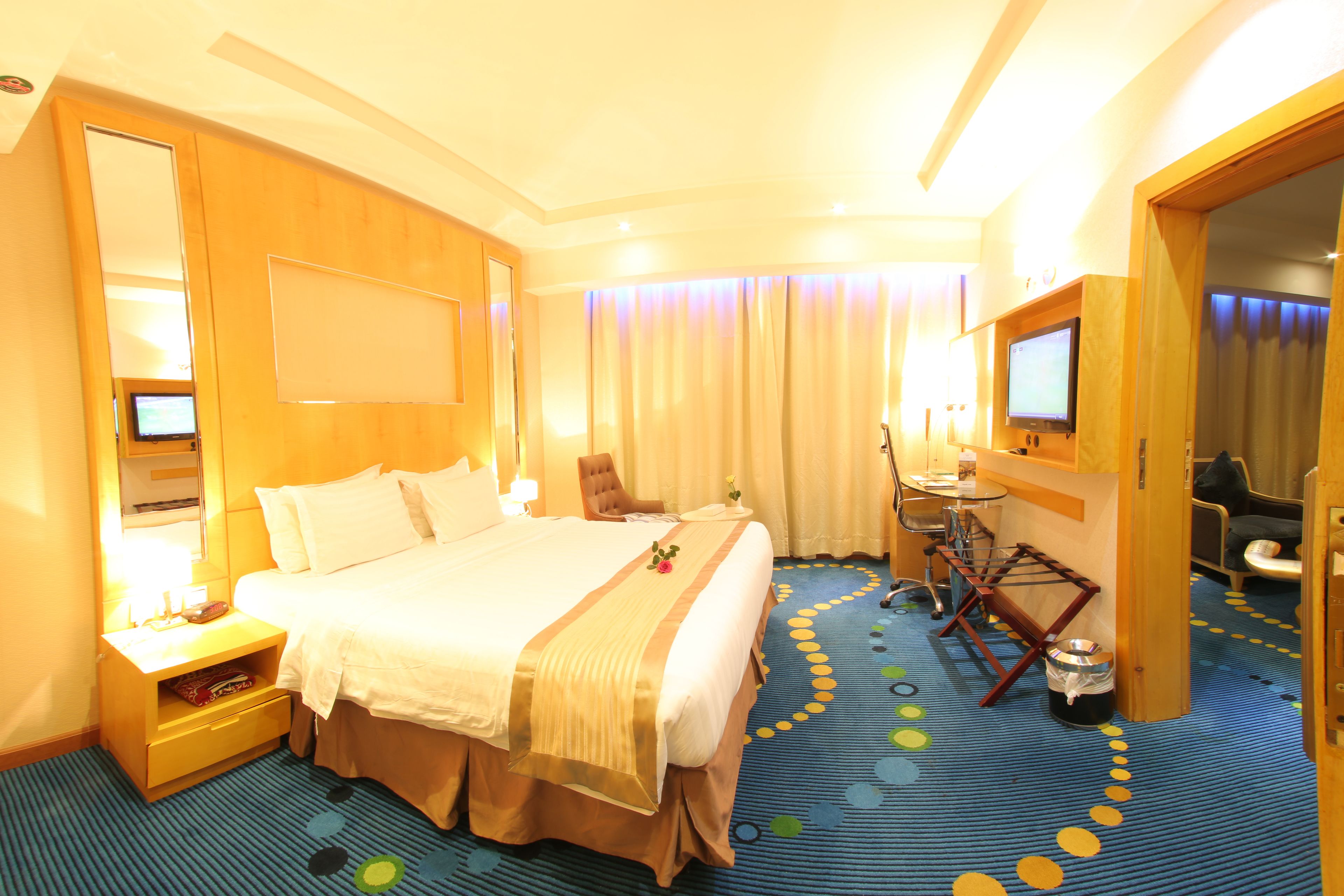 Sunday Hotel Kingdom Towers Formerly Warwick Al Dabab Hotel 4*