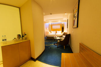 Sunday Hotel Kingdom Towers Formerly Warwick Al Dabab Hotel 4*