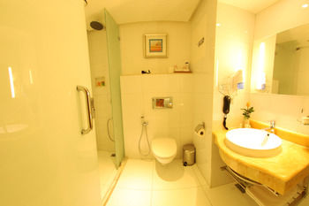 Sunday Hotel Kingdom Towers Formerly Warwick Al Dabab Hotel 4*